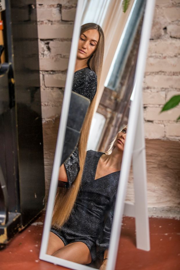 PHOTO SET - Extremely long hair by the piano photoshoot