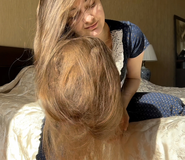 VIDEO - Relaxing hair play 2