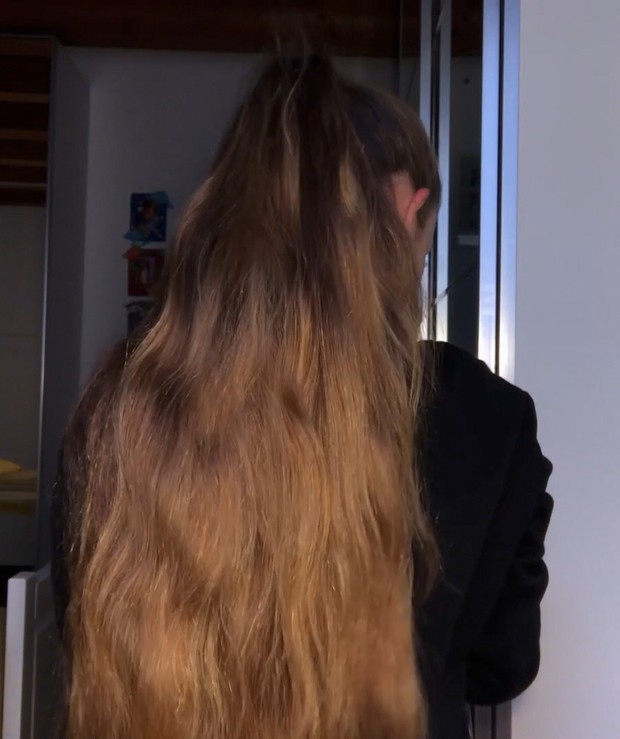 VIDEO - Ottavia&#x27;s thick hair play 2