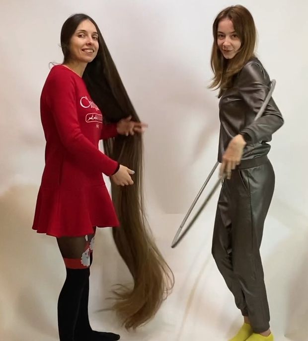 VIDEO - Floor length hair creativity