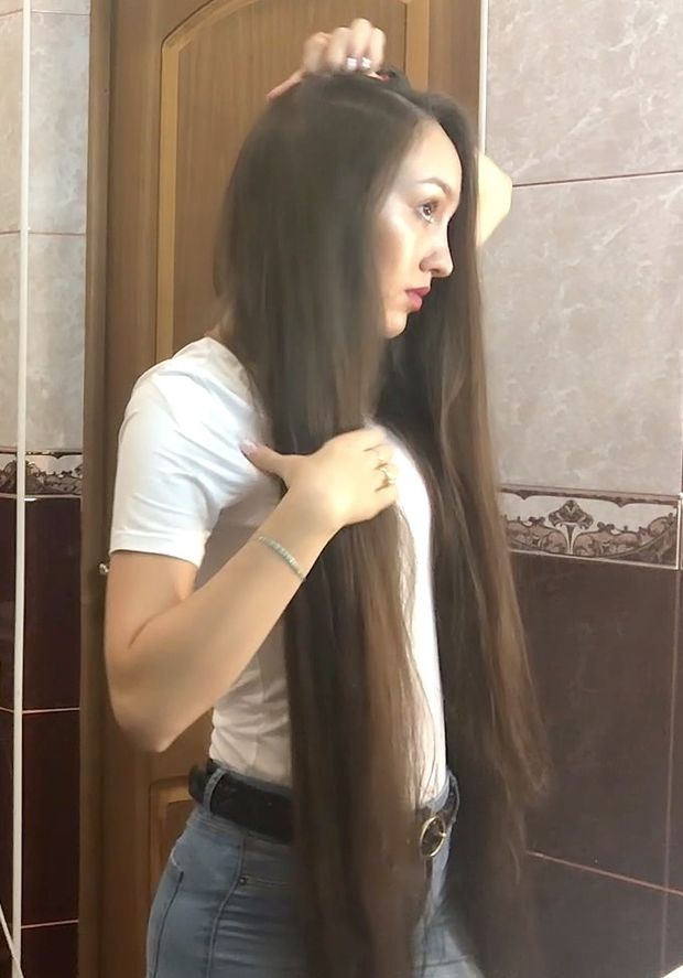 VIDEO - Long hair shampoo in the tub