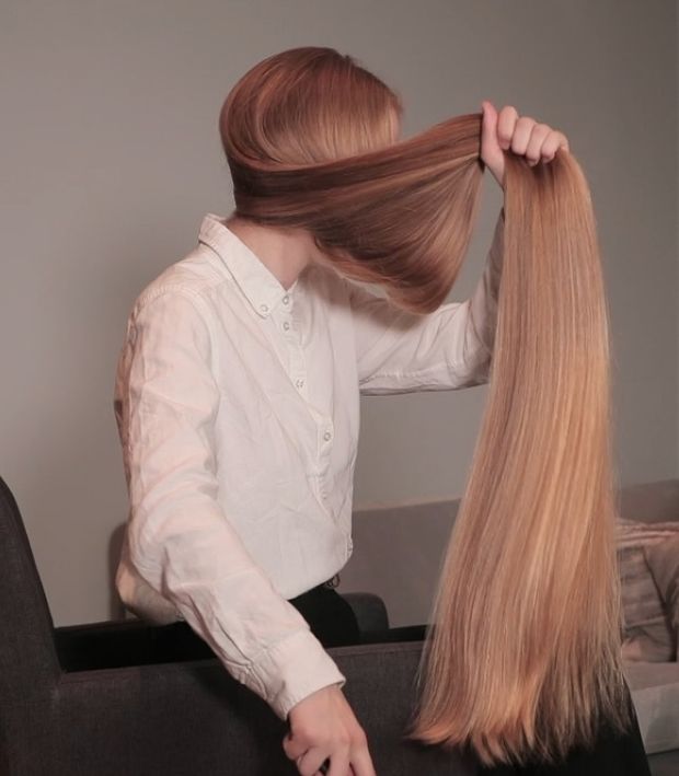 VIDEO - Super long blonde, silky hair brushing and combing