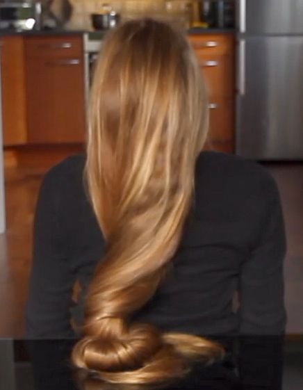 VIDEO - Rakel&#x27;s table hair play