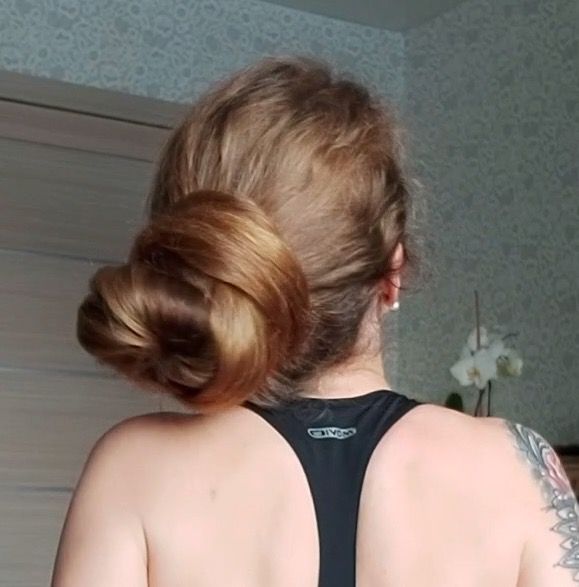 VIDEO - A massive mane and folded hair