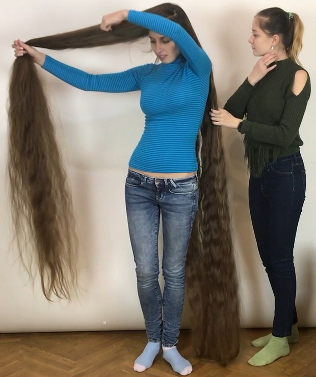 VIDEO - Longer than floor length