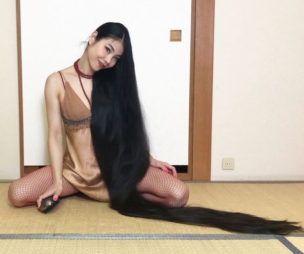 VIDEO - Extreme hair = Extreme hair play
