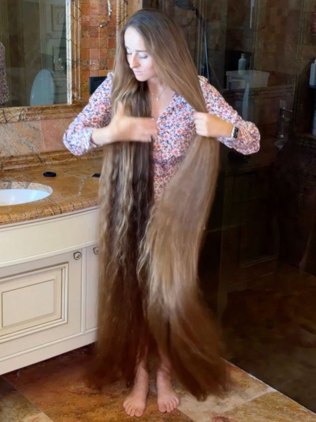VIDEO - Extreme super thick and long hair