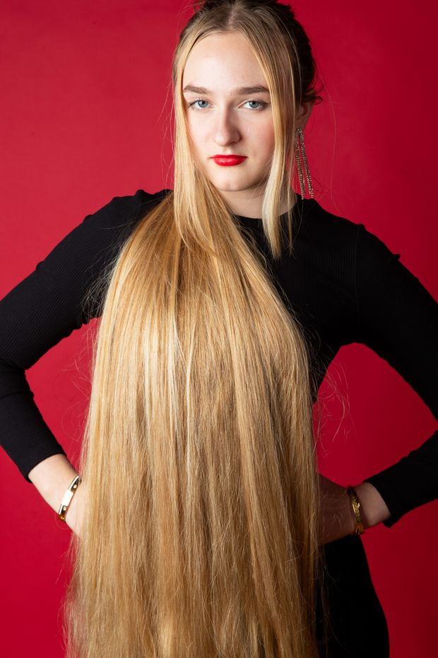 PHOTO SET - One big ponytail photoshoot