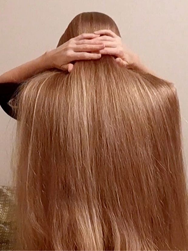 VIDEO - Irina&#x27;s thick, healthy blonde mane