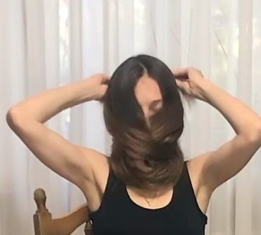 VIDEO - Extreme floor length hair brushing