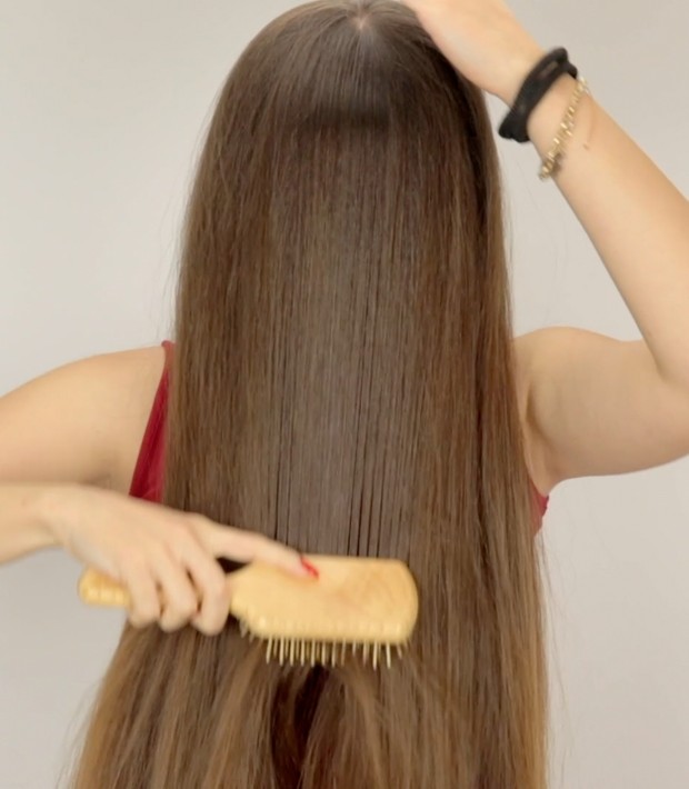 VIDEO - Massive ponytail and thick pigtails