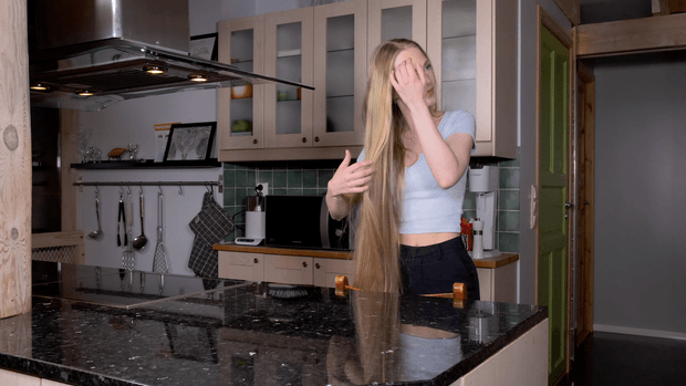 VIDEO - A Rapunzel&#x27;s photoshoot in the kitchen BTS