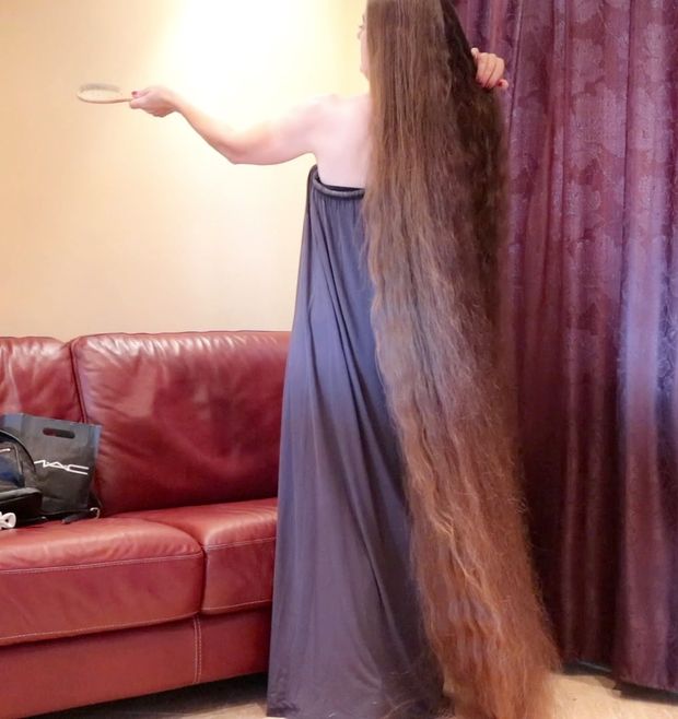 VIDEO - Rapunzel getting ready for the evening