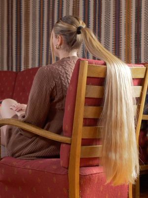 VIDEO - Perfect ponytail sliding