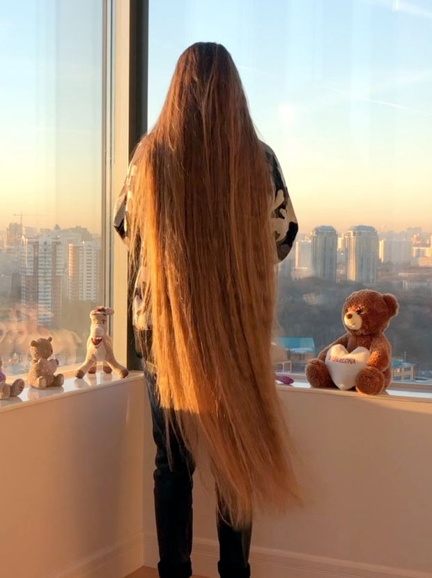 VIDEO - Heavy calf length hair