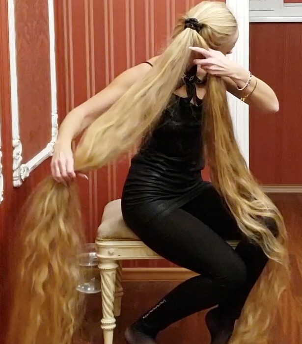 VIDEO - Alena = Perfect, long hair