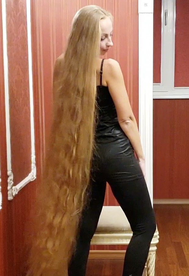 VIDEO - Alena = Perfect, long hair