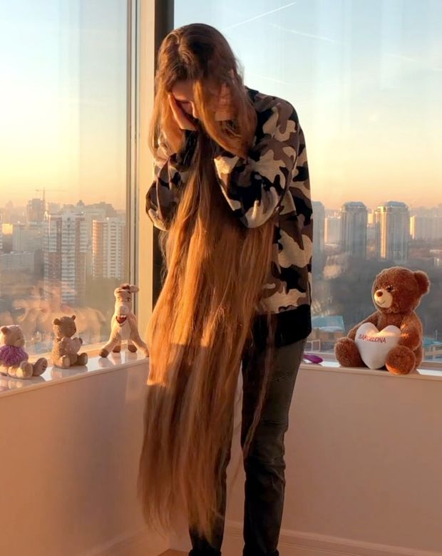 VIDEO - Heavy calf length hair
