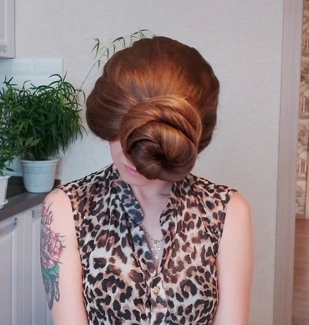 VIDEO - Heavy bundrops in front of her face