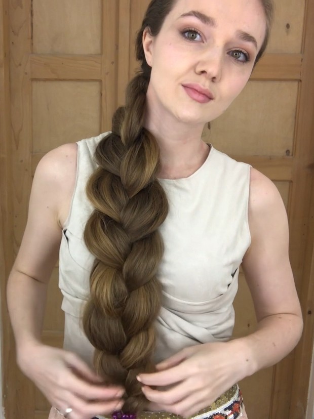 VIDEO - Covered in hair