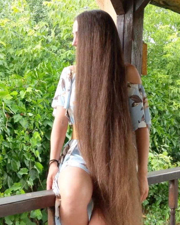 VIDEO - She has so much hair!