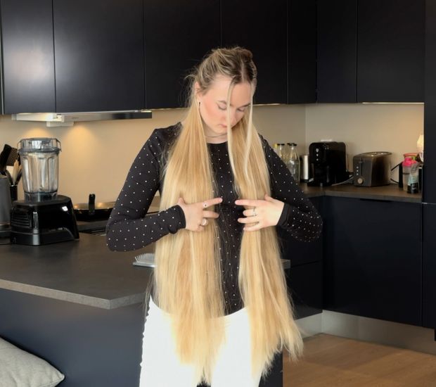VIDEO - Ponytails and buns display