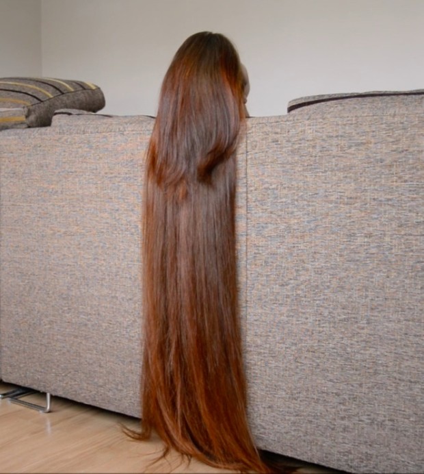 VIDEO - Thigh length hair sofa play