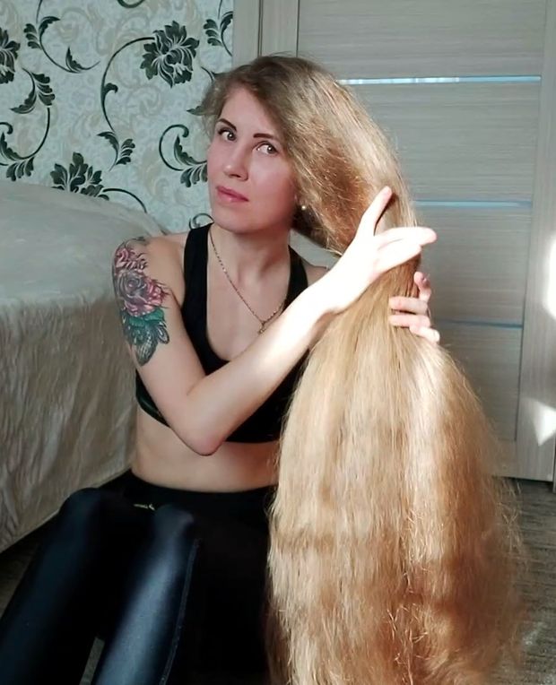 VIDEO - Extreme hair smelling