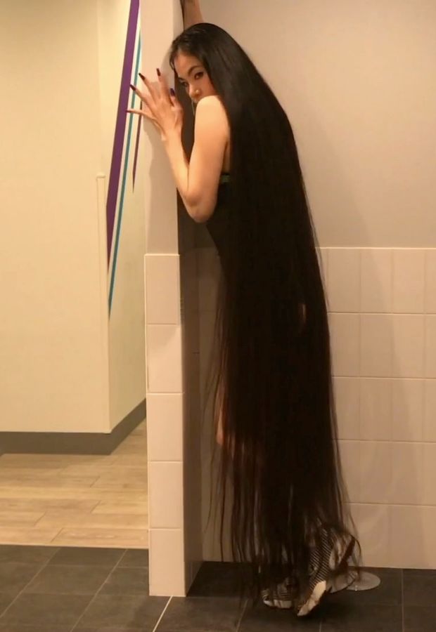 VIDEO - The longest hair at the gym