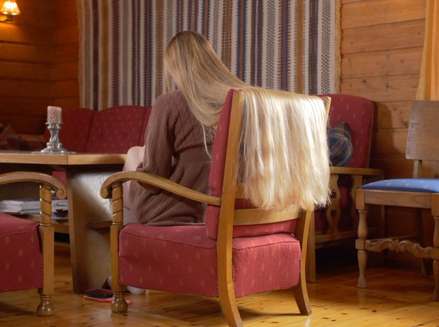 VIDEO - Massive blonde hair sliding and bundrops