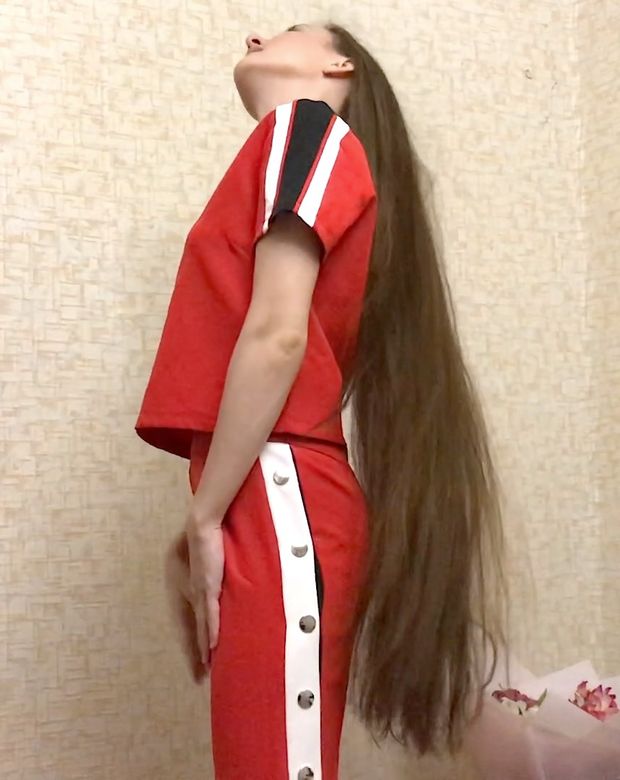 VIDEO - Elmira&#x27;s folded hair