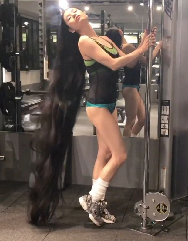 VIDEO - The longest hair at the gym
