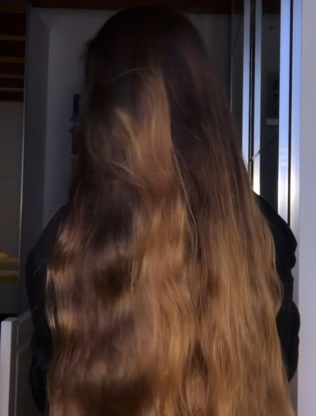 VIDEO - Ottavia&#x27;s thick hair play 2