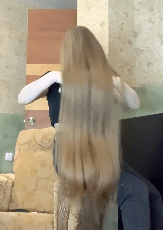 VIDEO - Soft, silky blonde knee length hair