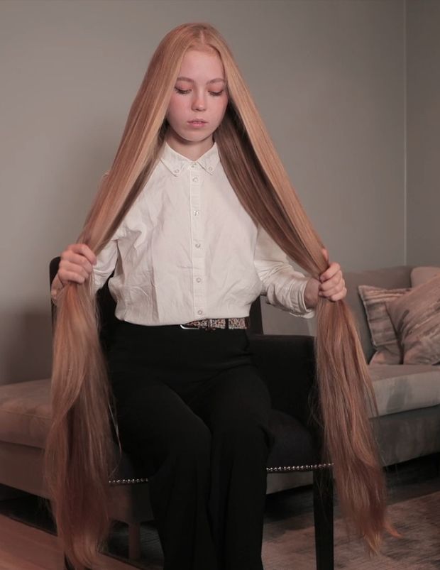 VIDEO - Super long blonde, silky hair brushing and combing