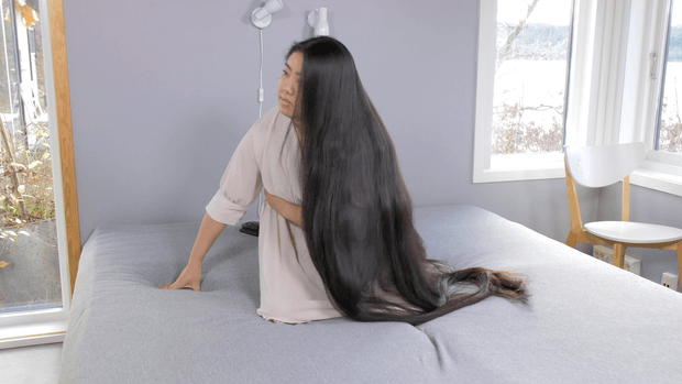 VIDEO - Tons of hair and a very long braid