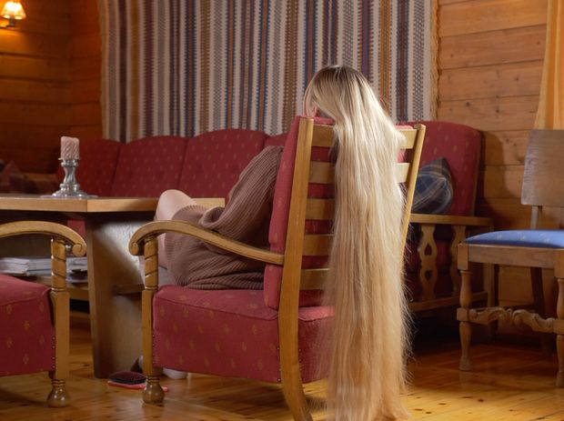VIDEO - Massive blonde hair sliding and bundrops