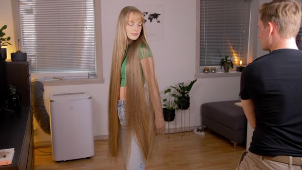 VIDEO - Very beautiful hair display BTS