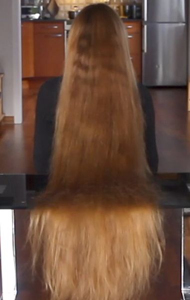 VIDEO - Rakel&#x27;s table hair play