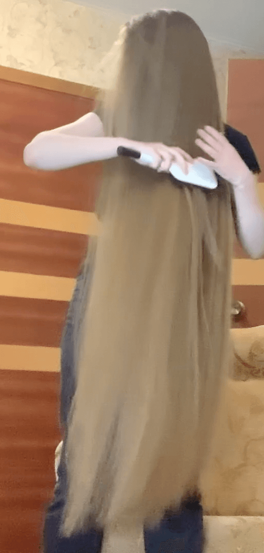 VIDEO - Soft, silky blonde knee length hair