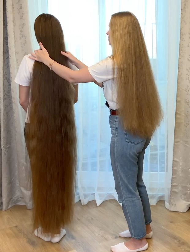 VIDEO - Two sisters with a lot of hair