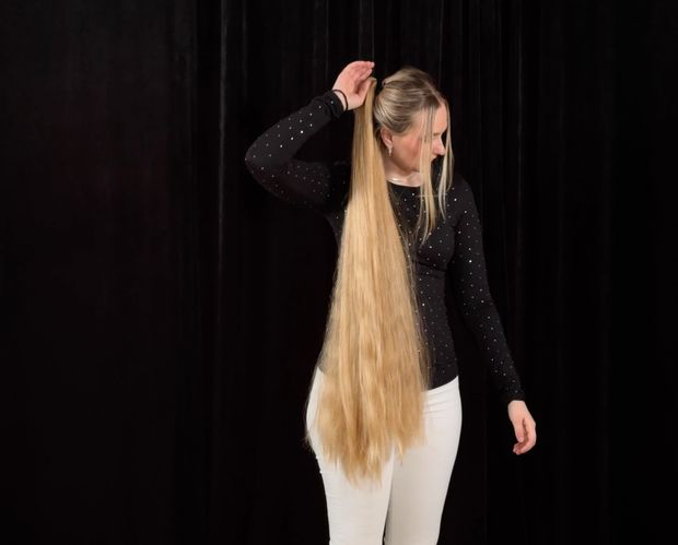 VIDEO - Braids and buns display