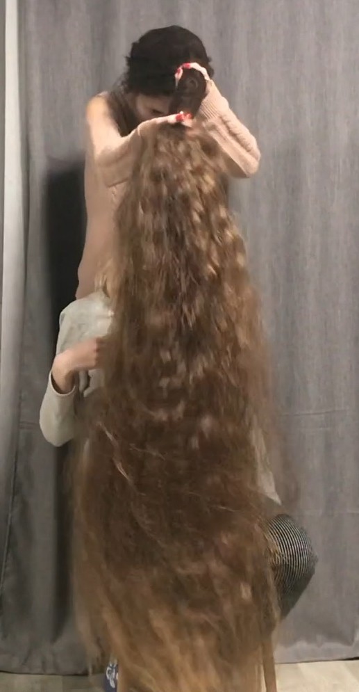 VIDEO - Extreme amount of hair