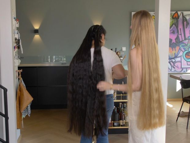 VIDEO - Two very impressive manes