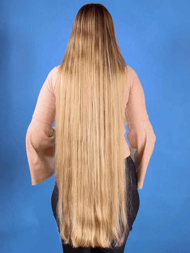 VIDEO - Hair bun perfection on blue