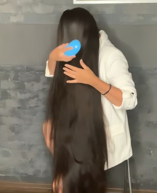 VIDEO - Mila&#x27;s high ponytail