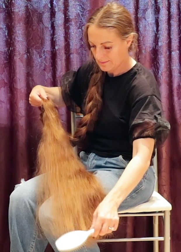 VIDEO - From a massive braid to a very massive mane