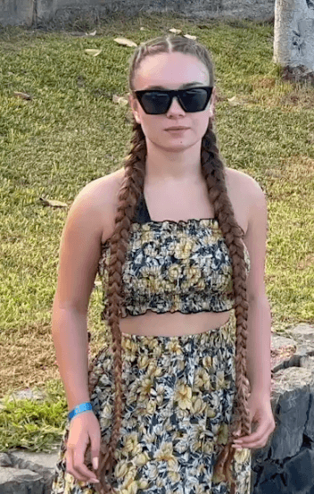 VIDEO - Natalia&#x27;s beautiful hair show by the sea
