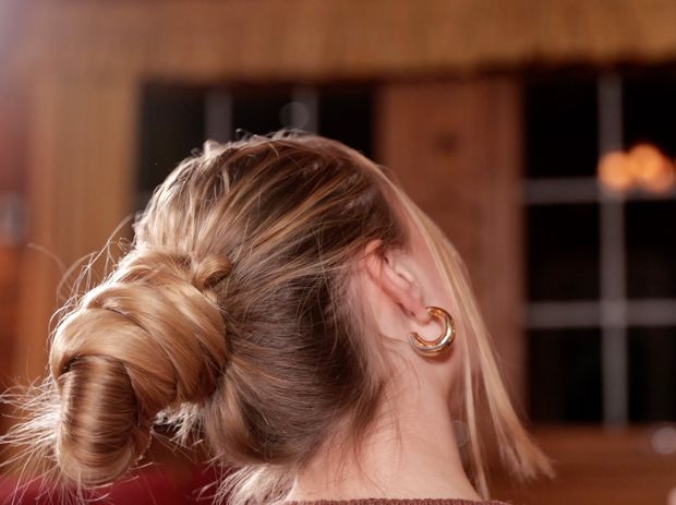 VIDEO - Massive blonde hair sliding and bundrops