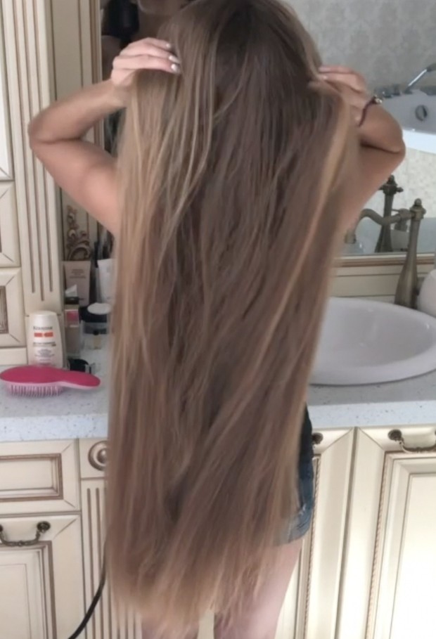 VIDEO - Julia&#x27;s straight hair